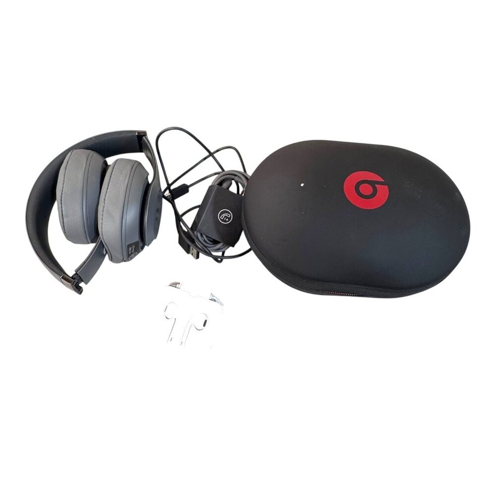 Beats Studio 3 Wireless Over-Ear Noise-Cancelling Headphones Case & Charger